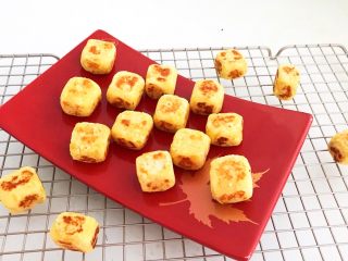 17、美味小零食   无油版红薯椰香小方,红薯椰蓉饼出锅了