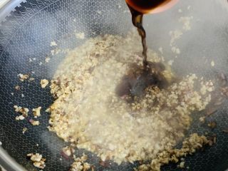 9、糯米烧麦,加入生抽