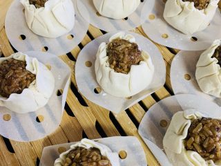 23、糯米烧麦,蒸锅中水开计时8分钟