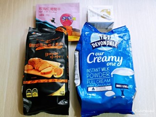 1、奶香软欧包,准备食材。