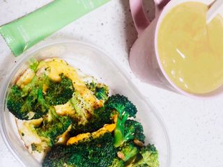 1、狂吃不胖的早餐专业户,椰子油煎蛋????不用翻面 直接铺上芝士片烤