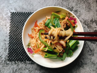 13、青椒肉丝面,炒出来的面条滋味真好，精华被面条吸进去了~