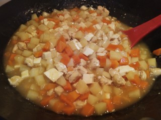 15、土豆鸡肉豆腐咖喱,味道特别棒,吃面或者米饭都可以配