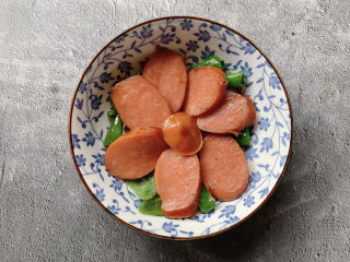 10、青椒炒香肠,红配绿组合完成！