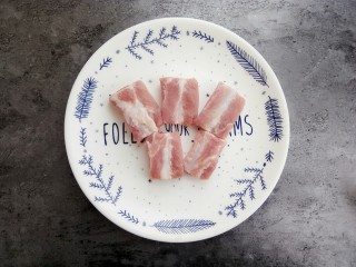 2、宝宝辅食~田园排骨粥,排骨洗干净