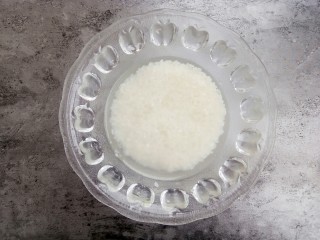 8、宝宝辅食~田园排骨粥,大米洗干净