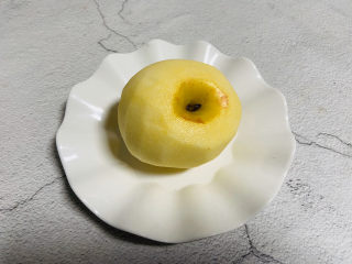 2、苹果饼,洗净去皮
