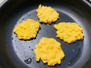 13、苹果饼,小火慢煎至金黄色