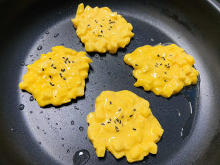 14、苹果饼,撒上适量熟黑芝麻