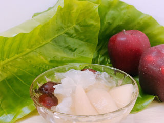 9、银耳雪梨糖水,非常滋润的糖水煲好了