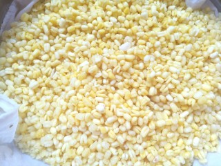 4、绿豆糕,蒸好后，取出放凉