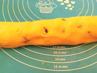 16、绿豆糕,蔓越莓和豆泥揉均匀