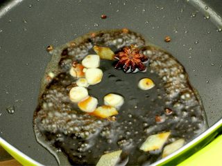 5、红烧带鱼,烹生抽爆香