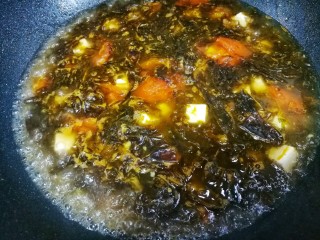 7、紫菜番茄豆腐汤,煮沸。