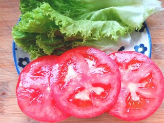 18、鸡肉蔬菜饼汉堡,切片