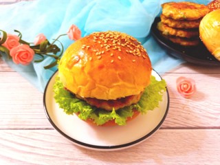 24、鸡肉蔬菜饼汉堡,汉堡鸡肉蔬菜饼，开吃了。