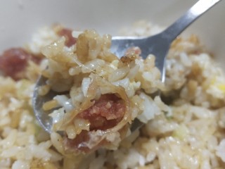 9、家常腊肠西葫芦香菇三拼煲仔饭,搅拌均匀又香又好吃