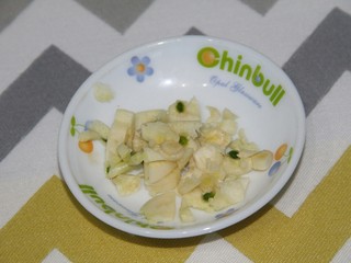 6、番茄鸡蛋通心粉,切点蒜末