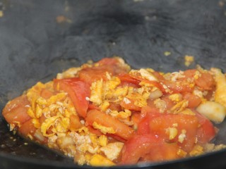 18、番茄鸡蛋通心粉,炒匀