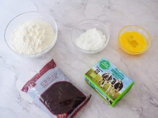 1、豆沙一口酥,准备好材料