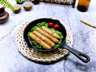 18、自制蒜香脆皮肠,美美的开吃吧！健康又卫生。