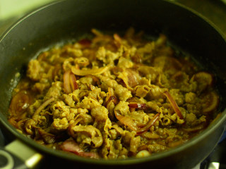 16、肥牛饭,大火翻炒一阵，汤汁浓稠即可关火