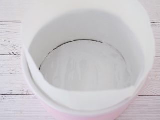 10、苹果千层蛋糕,模具底部和周围都围上油纸