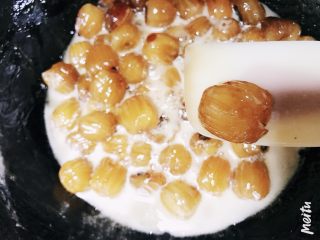 12、自制蜜枣,熬好了，出锅。剩余的糖稀可以倒在碗里，会凝固，我用来拌粥吃