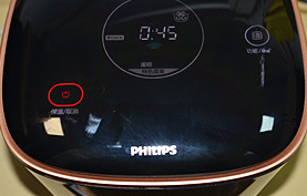 12、海绵蛋糕,放入电饭煲中，启动蛋糕功能。