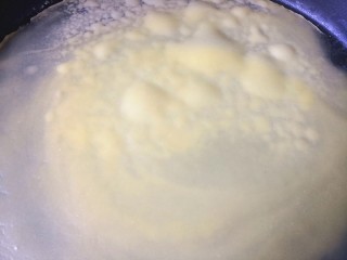 5、芒果班戟,小火煎饼皮