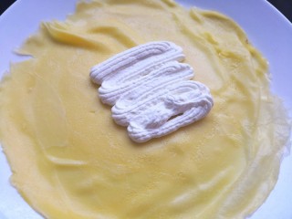 8、芒果班戟,一张饼皮，一些奶油