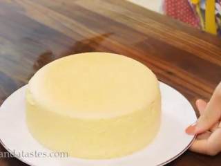 12、轻乳酪蛋糕,把蛋糕倒扣，脱模即可