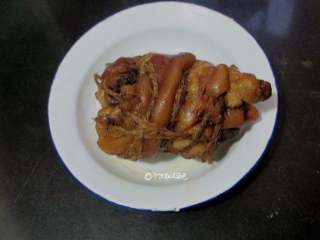 7、水晶肘花,压力锅，保压十五分钟！普通锅的话炖40分钟闷20分钟。