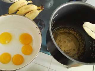 2、香蕉杯子蛋糕,蛋清分离