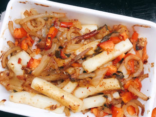 12、猪皮泡菜炒年糕,取出