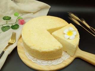 18、8寸戚风蛋糕,脱模，切开，完美，自己很满意(^_^)口感特别好。