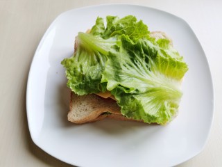 11、芝士火腿三明治,喜欢青菜的，可以再放一层生菜。