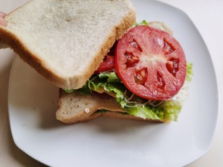 14、芝士火腿三明治,最后再盖上一块面包片????