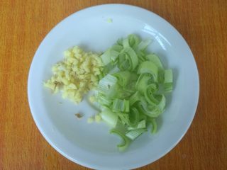 3、地三鲜,葱姜切碎。