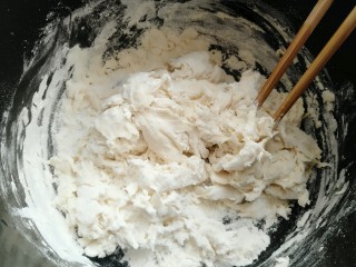 14、木耳包菜煎饼,用温水调成絮状