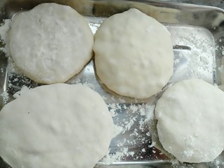 20、木耳包菜煎饼,把所有团子包成饼