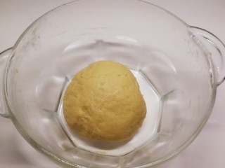 5、豆沙小面饼,和成软硬适中的面团