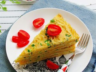 12、面条鸡蛋饼,这样的美味早餐,看了就让人食欲大增心情美美的哦!来,美味开动吧!