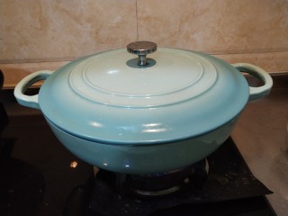 10、番茄金针菇肥牛卷,盖盖子煮开