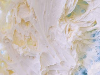 6、抹茶曲奇,全部加入蛋液后可以高速打发几分钟至完全顺滑细腻