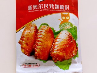 1、薯片鸡翅～把孩子爱吃的放在一起,准备好材料