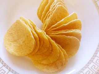 4、薯片鸡翅～把孩子爱吃的放在一起,薯片的口味按个人喜好来