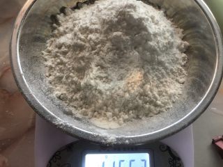 1、十寸古早蛋糕,当作早餐或者茶点非常不错！????甜度比较低，非常适合宝宝食用