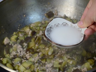 12、茄子肉末打卤面,茄子变软后，加入水淀粉