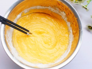 7、黄金柿子球,拌成比较硬的糊状。